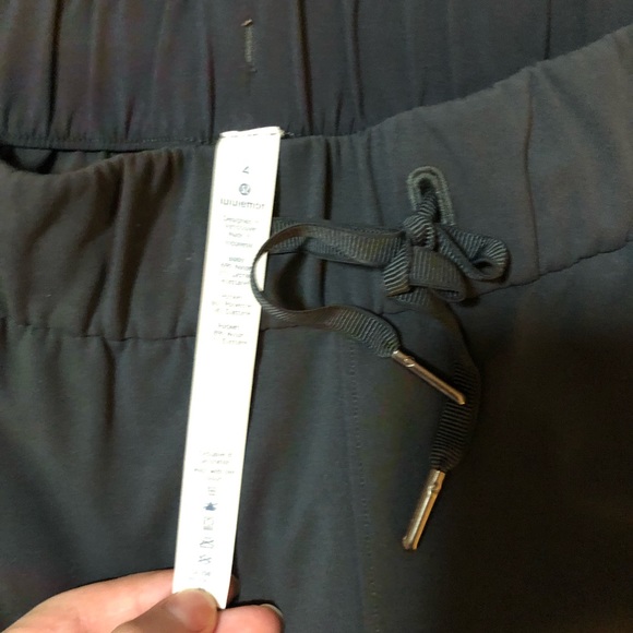 Lululemon On the Fly Pant - Picture 4 of 7